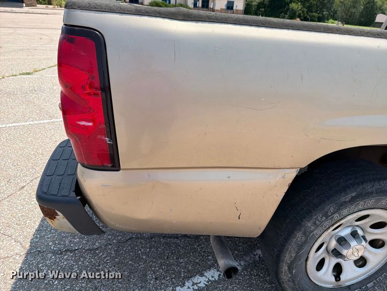 image for item FH6328 2006 Chevrolet Silverado 1500 pickup truck
