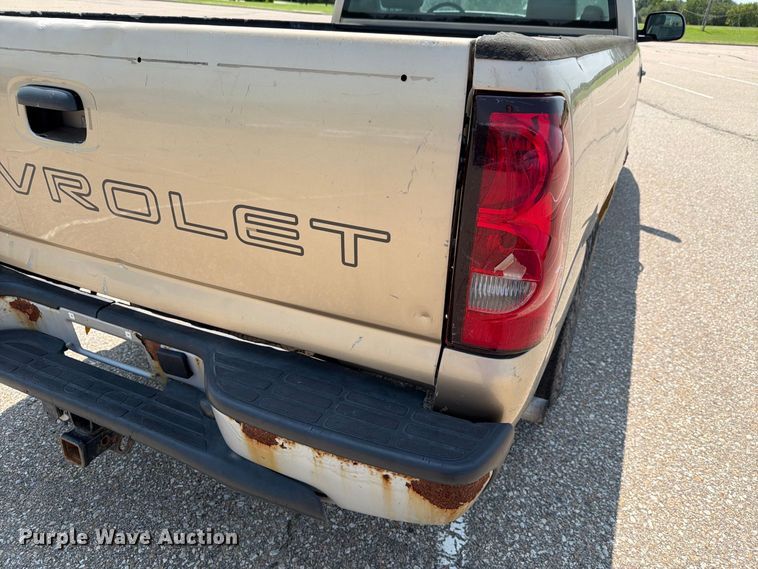image for item FH6328 2006 Chevrolet Silverado 1500 pickup truck
