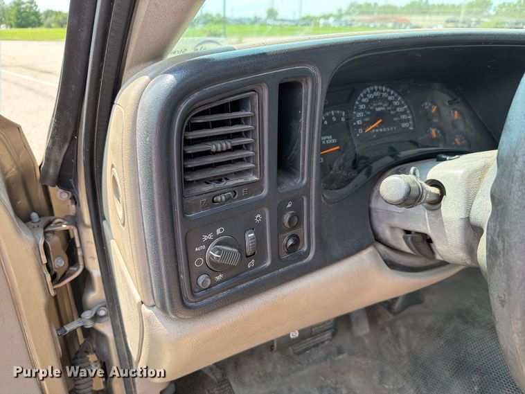 image for item FH6328 2006 Chevrolet Silverado 1500 pickup truck