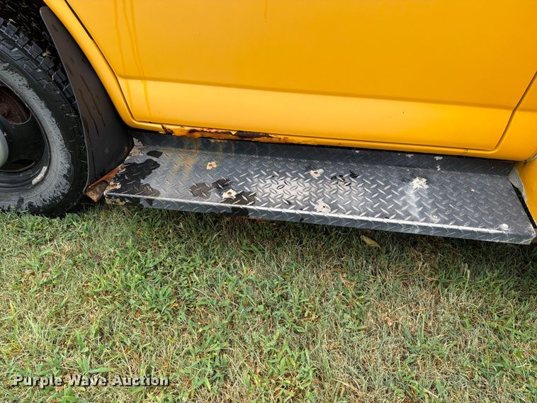 image for item FH6353 2005 Chevrolet Express school bus