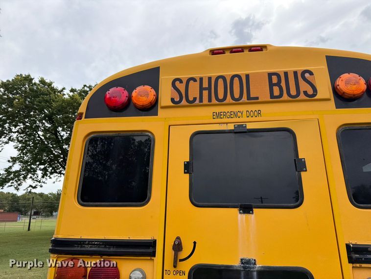 image for item FH6353 2005 Chevrolet Express school bus