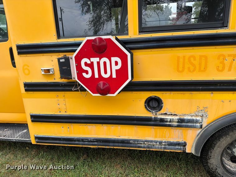 image for item FH6353 2005 Chevrolet Express school bus