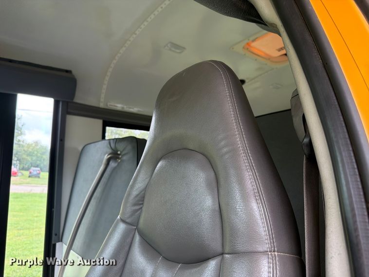 image for item FH6353 2005 Chevrolet Express school bus