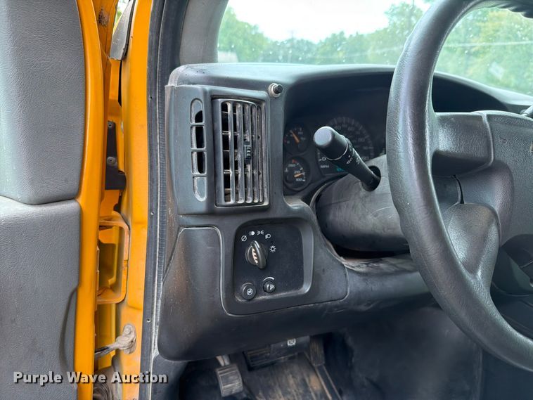image for item FH6353 2005 Chevrolet Express school bus