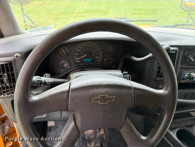 image for item FH6353 2005 Chevrolet Express school bus