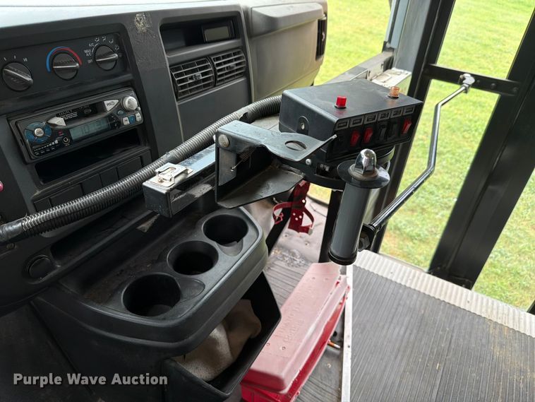 image for item FH6353 2005 Chevrolet Express school bus