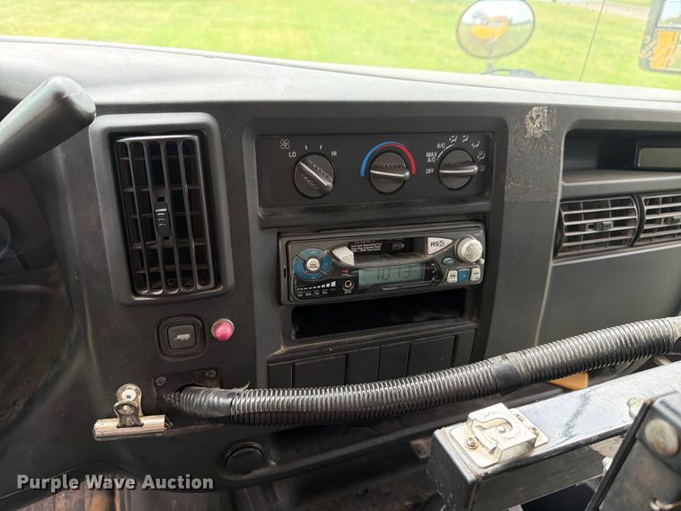 image for item FH6353 2005 Chevrolet Express school bus