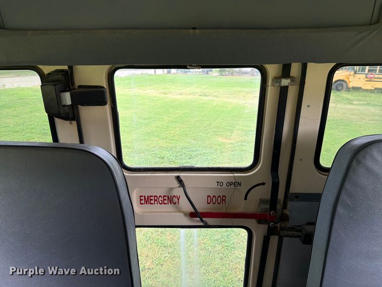 image for item FH6353 2005 Chevrolet Express school bus