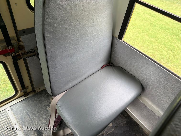 image for item FH6353 2005 Chevrolet Express school bus