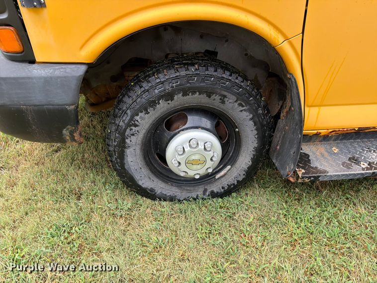 image for item FH6353 2005 Chevrolet Express school bus