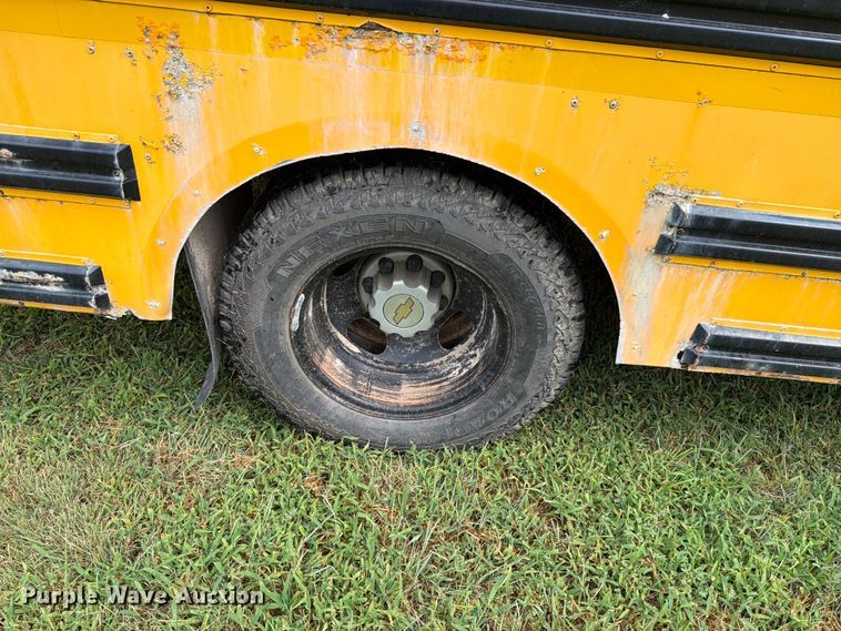 image for item FH6353 2005 Chevrolet Express school bus