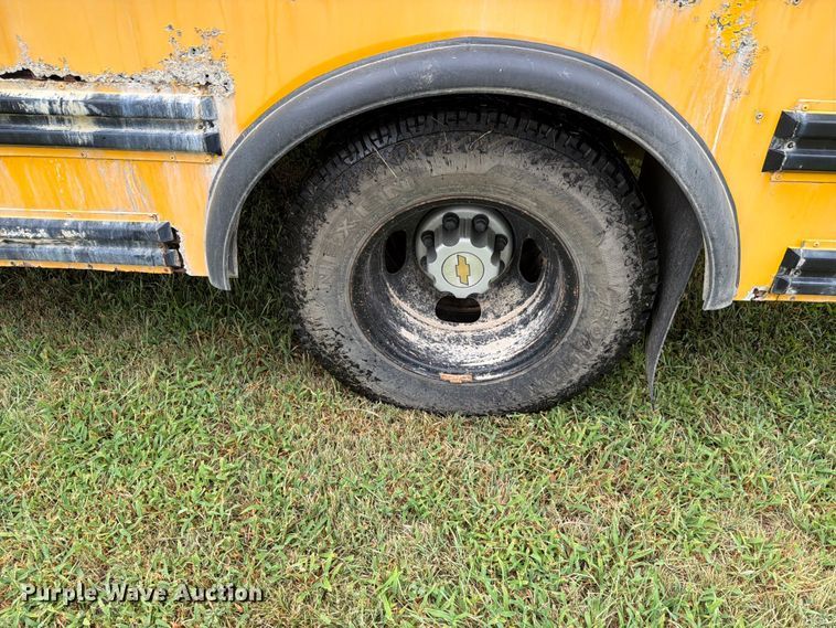 image for item FH6353 2005 Chevrolet Express school bus