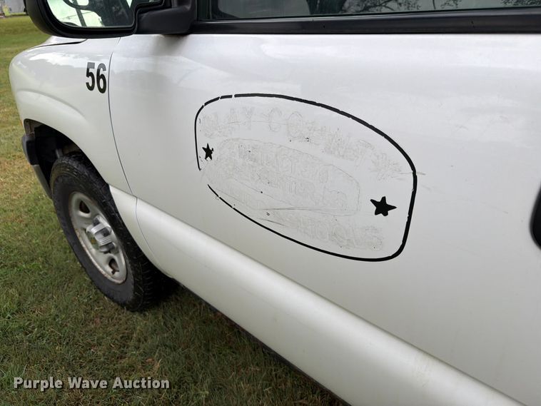 image for item FH6354 2003 Chevrolet Suburban 1500 SUV