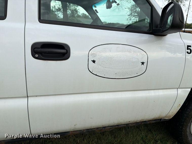 image for item FH6354 2003 Chevrolet Suburban 1500 SUV