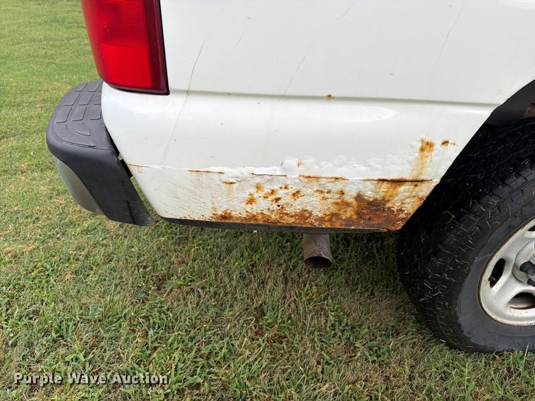 image for item FH6354 2003 Chevrolet Suburban 1500 SUV