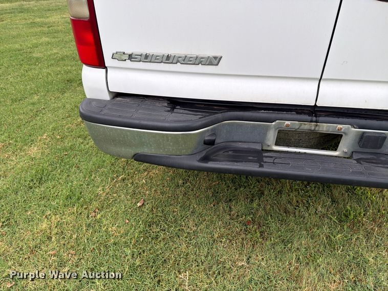 image for item FH6354 2003 Chevrolet Suburban 1500 SUV