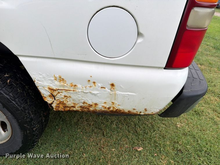 image for item FH6354 2003 Chevrolet Suburban 1500 SUV