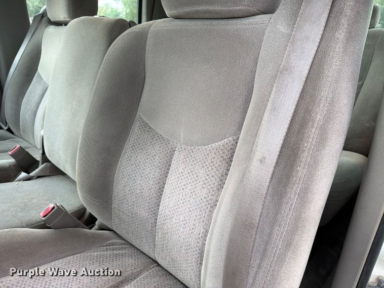 image for item FH6354 2003 Chevrolet Suburban 1500 SUV