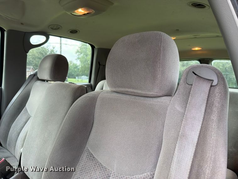 image for item FH6354 2003 Chevrolet Suburban 1500 SUV