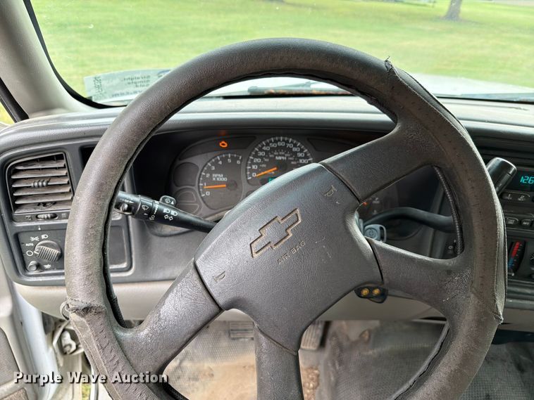 image for item FH6354 2003 Chevrolet Suburban 1500 SUV