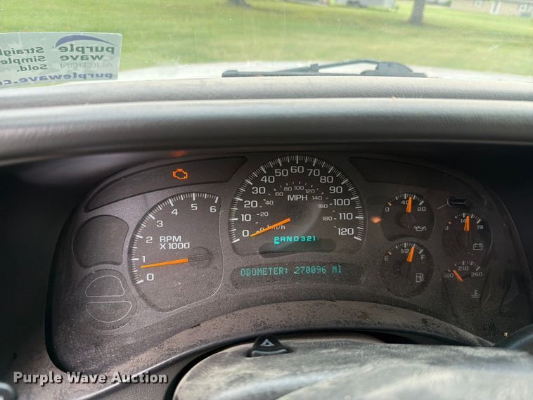 image for item FH6354 2003 Chevrolet Suburban 1500 SUV