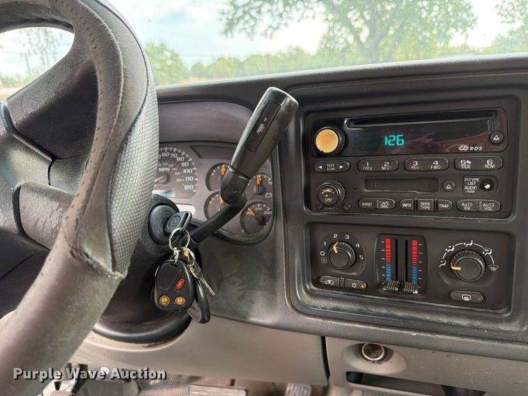 image for item FH6354 2003 Chevrolet Suburban 1500 SUV