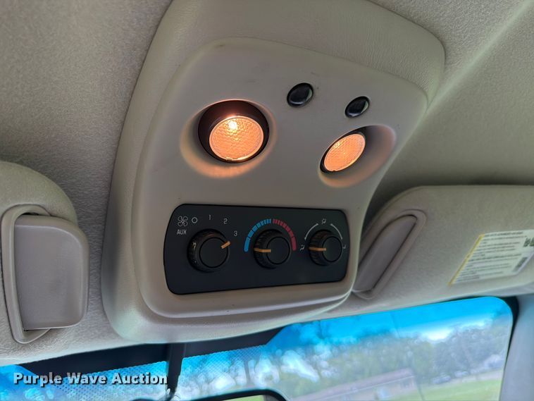 image for item FH6354 2003 Chevrolet Suburban 1500 SUV
