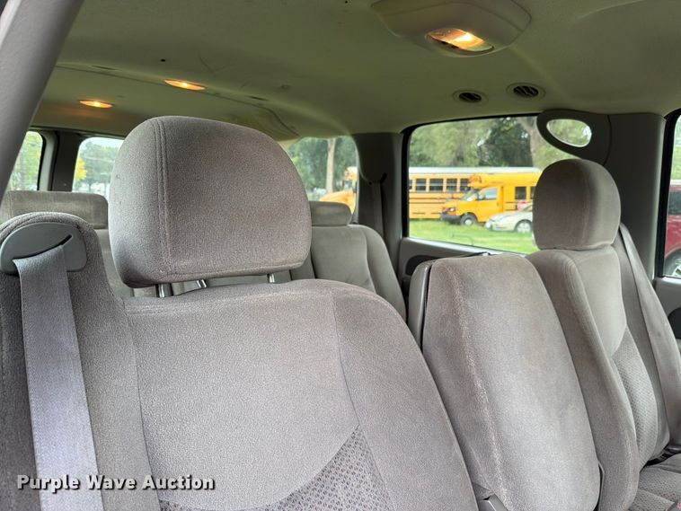 image for item FH6354 2003 Chevrolet Suburban 1500 SUV