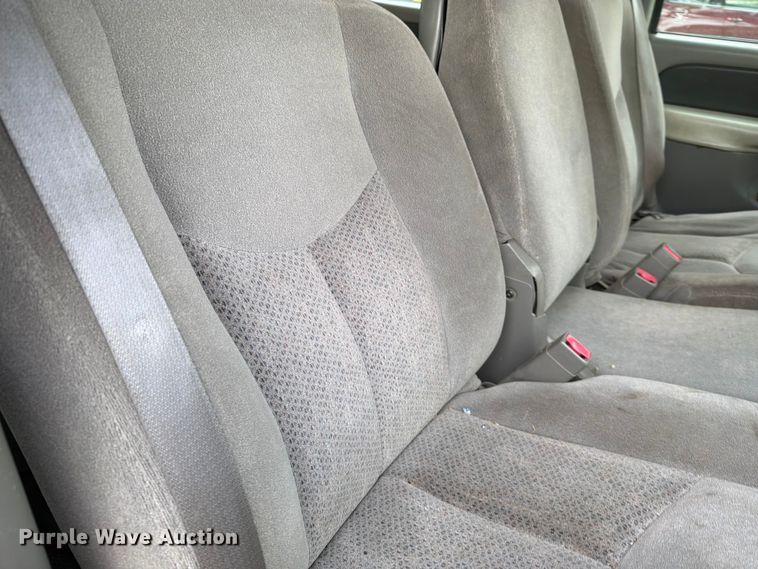image for item FH6354 2003 Chevrolet Suburban 1500 SUV