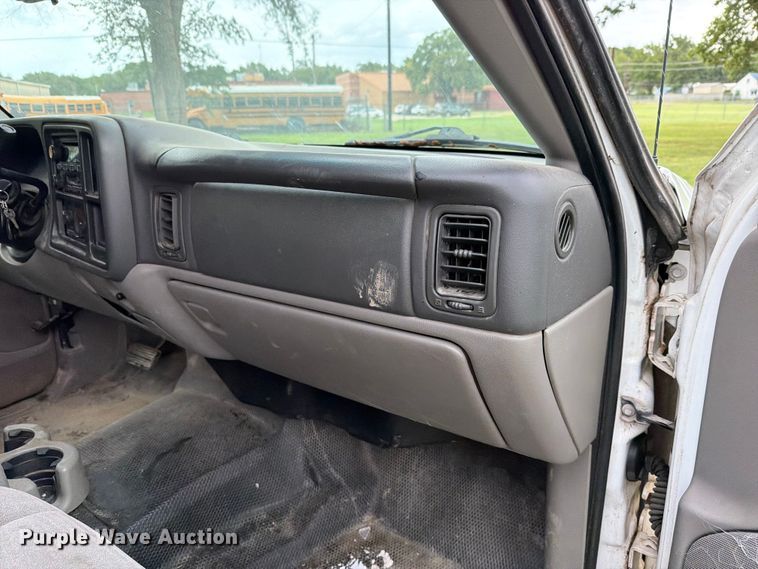 image for item FH6354 2003 Chevrolet Suburban 1500 SUV