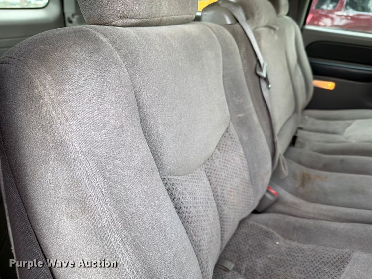 image for item FH6354 2003 Chevrolet Suburban 1500 SUV
