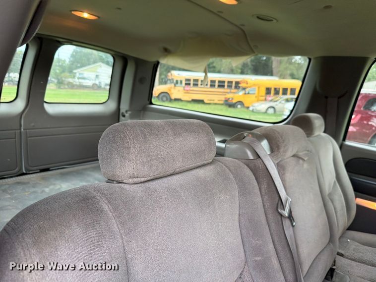 image for item FH6354 2003 Chevrolet Suburban 1500 SUV