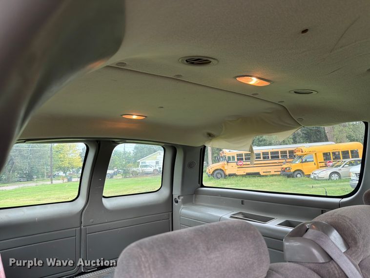 image for item FH6354 2003 Chevrolet Suburban 1500 SUV