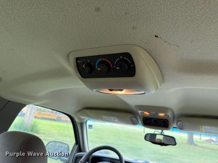 image for item FH6354 2003 Chevrolet Suburban 1500 SUV
