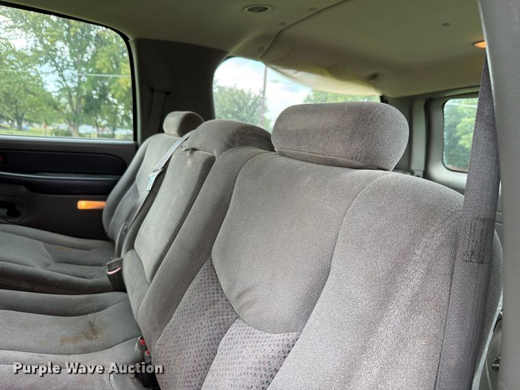 image for item FH6354 2003 Chevrolet Suburban 1500 SUV