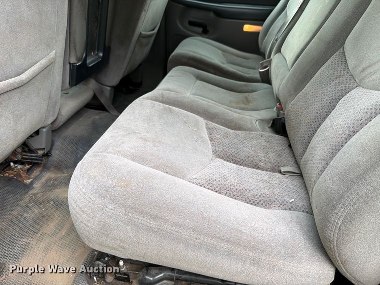 image for item FH6354 2003 Chevrolet Suburban 1500 SUV