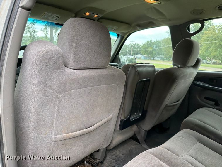 image for item FH6354 2003 Chevrolet Suburban 1500 SUV