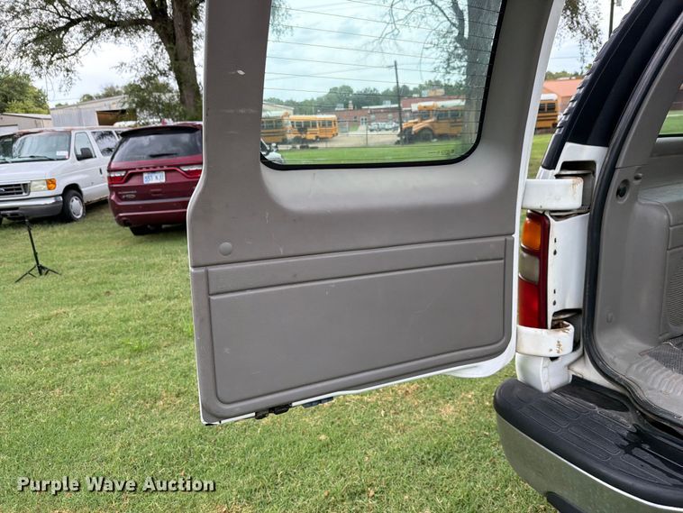 image for item FH6354 2003 Chevrolet Suburban 1500 SUV