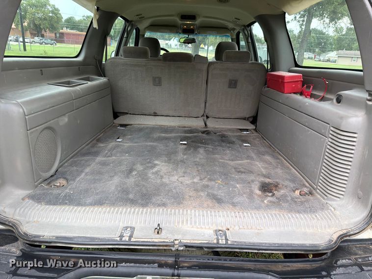 image for item FH6354 2003 Chevrolet Suburban 1500 SUV