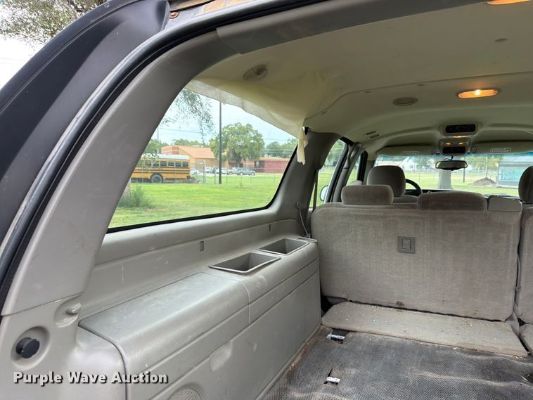 image for item FH6354 2003 Chevrolet Suburban 1500 SUV