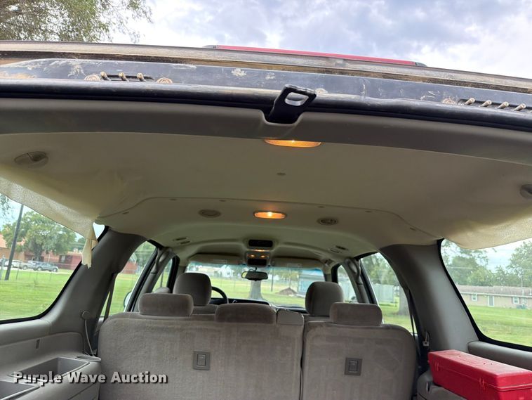 image for item FH6354 2003 Chevrolet Suburban 1500 SUV