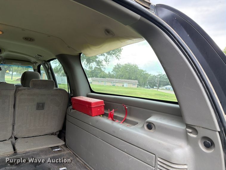 image for item FH6354 2003 Chevrolet Suburban 1500 SUV