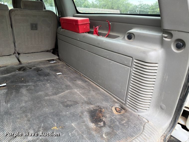 image for item FH6354 2003 Chevrolet Suburban 1500 SUV