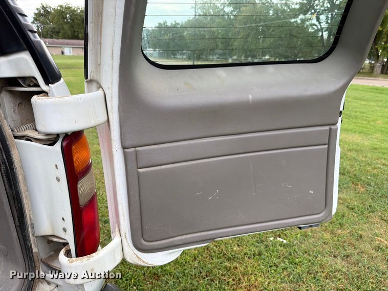 image for item FH6354 2003 Chevrolet Suburban 1500 SUV