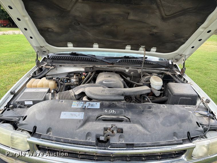 image for item FH6354 2003 Chevrolet Suburban 1500 SUV