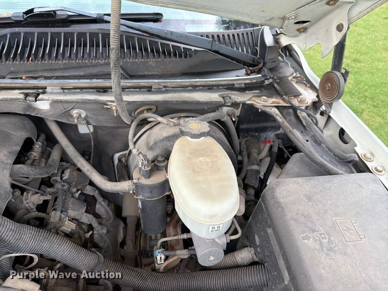 image for item FH6354 2003 Chevrolet Suburban 1500 SUV