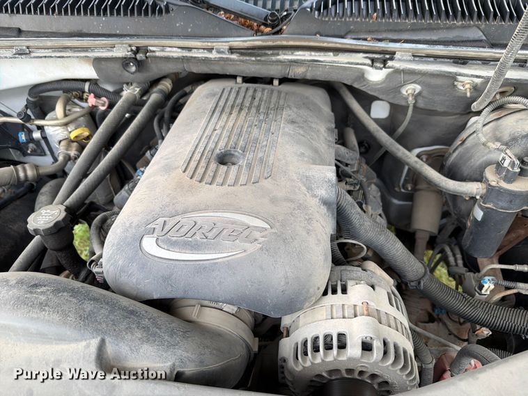 image for item FH6354 2003 Chevrolet Suburban 1500 SUV