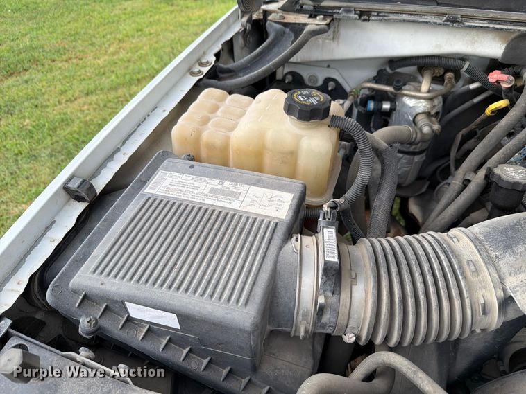 image for item FH6354 2003 Chevrolet Suburban 1500 SUV