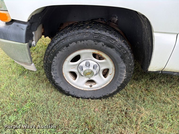 image for item FH6354 2003 Chevrolet Suburban 1500 SUV