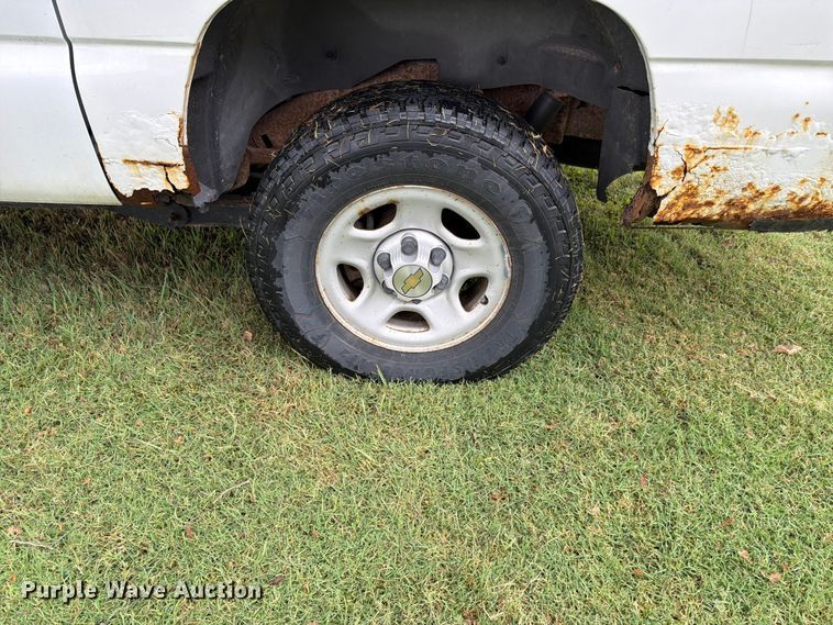 image for item FH6354 2003 Chevrolet Suburban 1500 SUV
